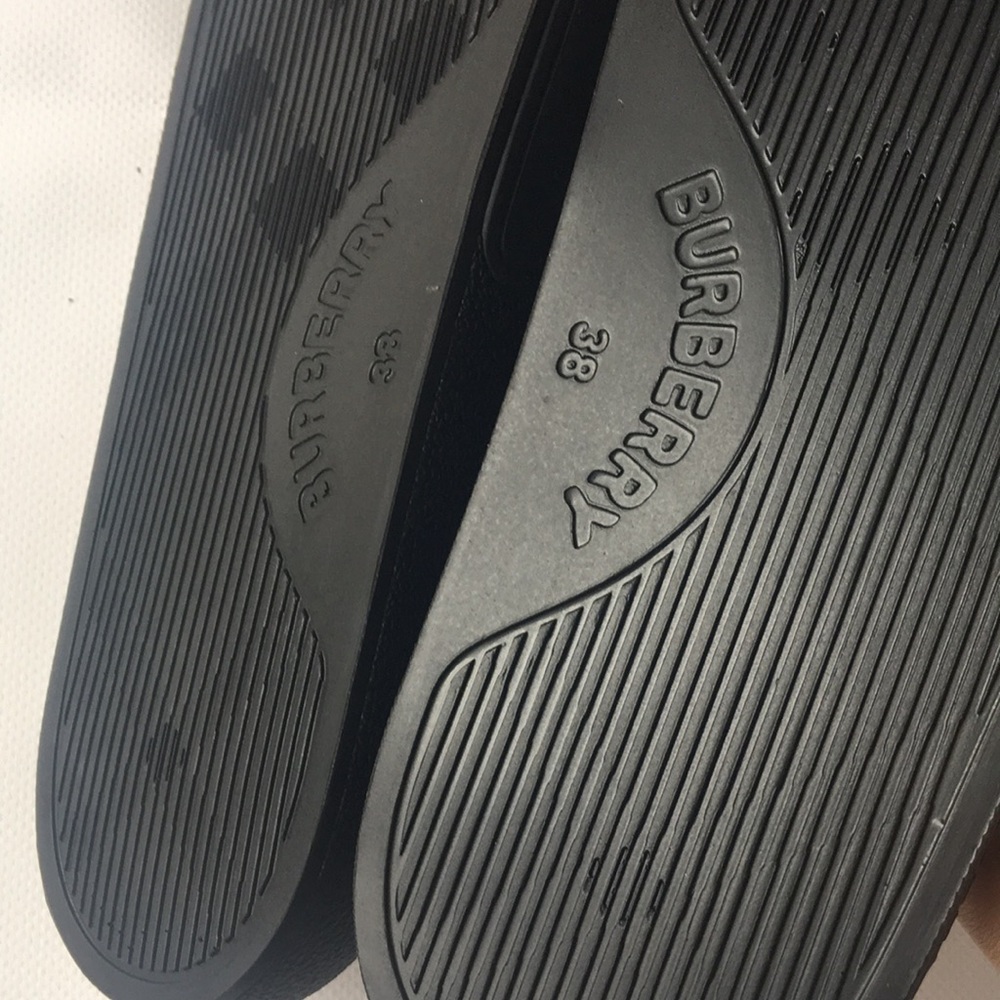 Burberry slippers - Picture 9 of 11